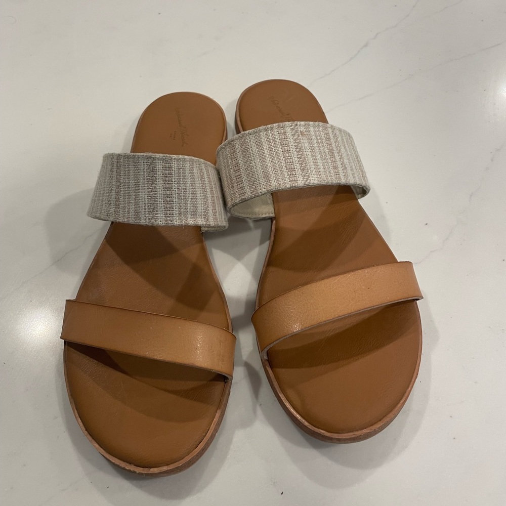 Universal thread neutral sandals - women’s 9.5 - tan and cream